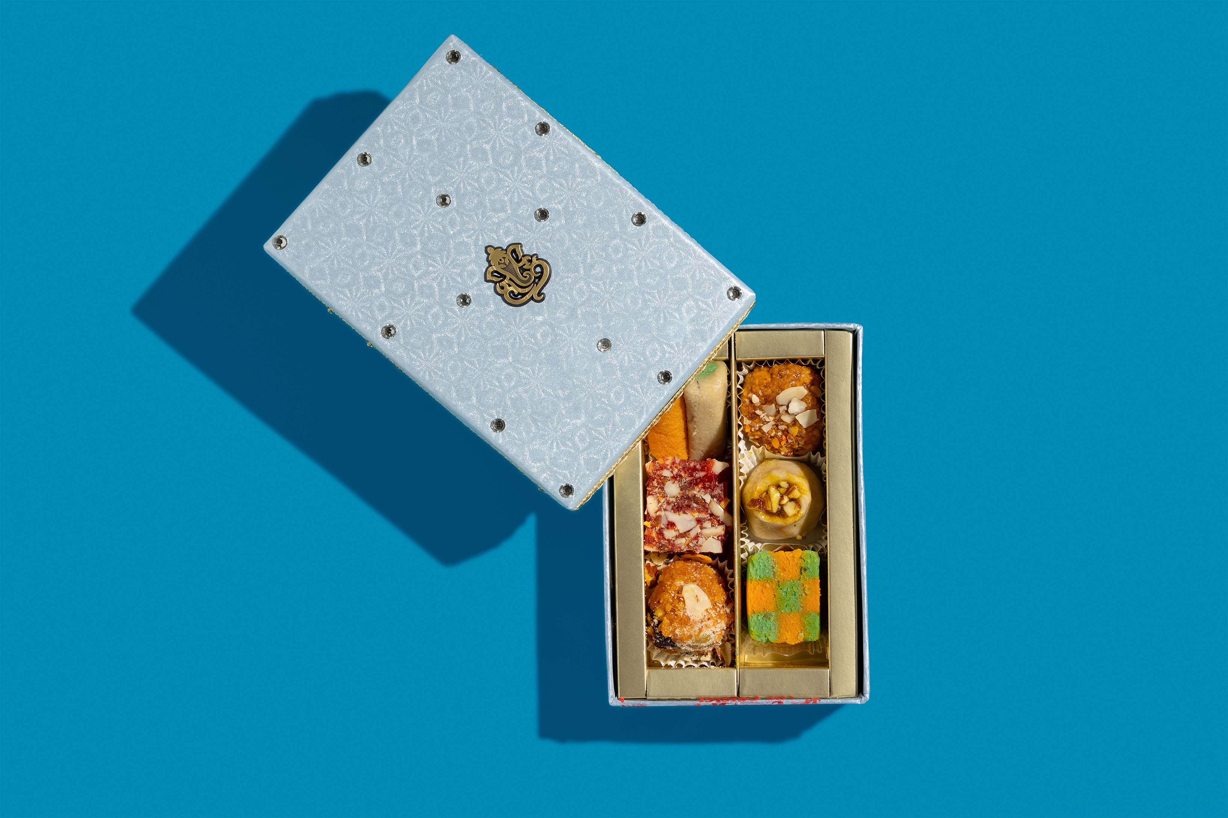 Blue-Kundan-Ganesha--6pc--SWEETS--contents_2f5197f5-3995-4291-9399-b6678de59ec1.jpg