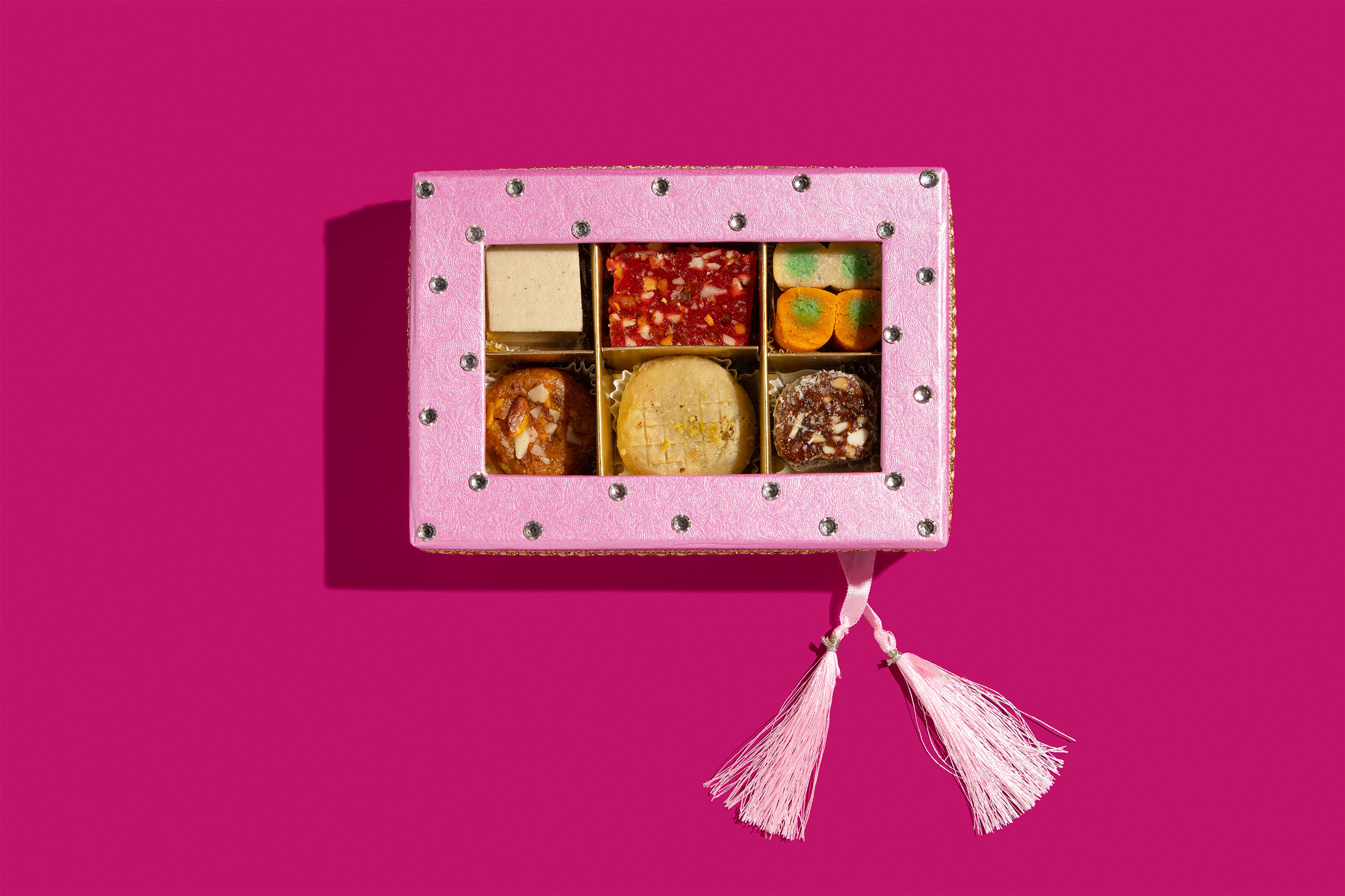 杏子　　SWEET BOX~Rare 42 Assorted Sweets Gift Box – Misses Sweet